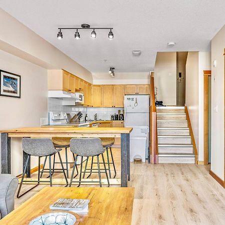 Canmore Mountain View Loft Apartment Heated Outdoor Pool Экстерьер фото