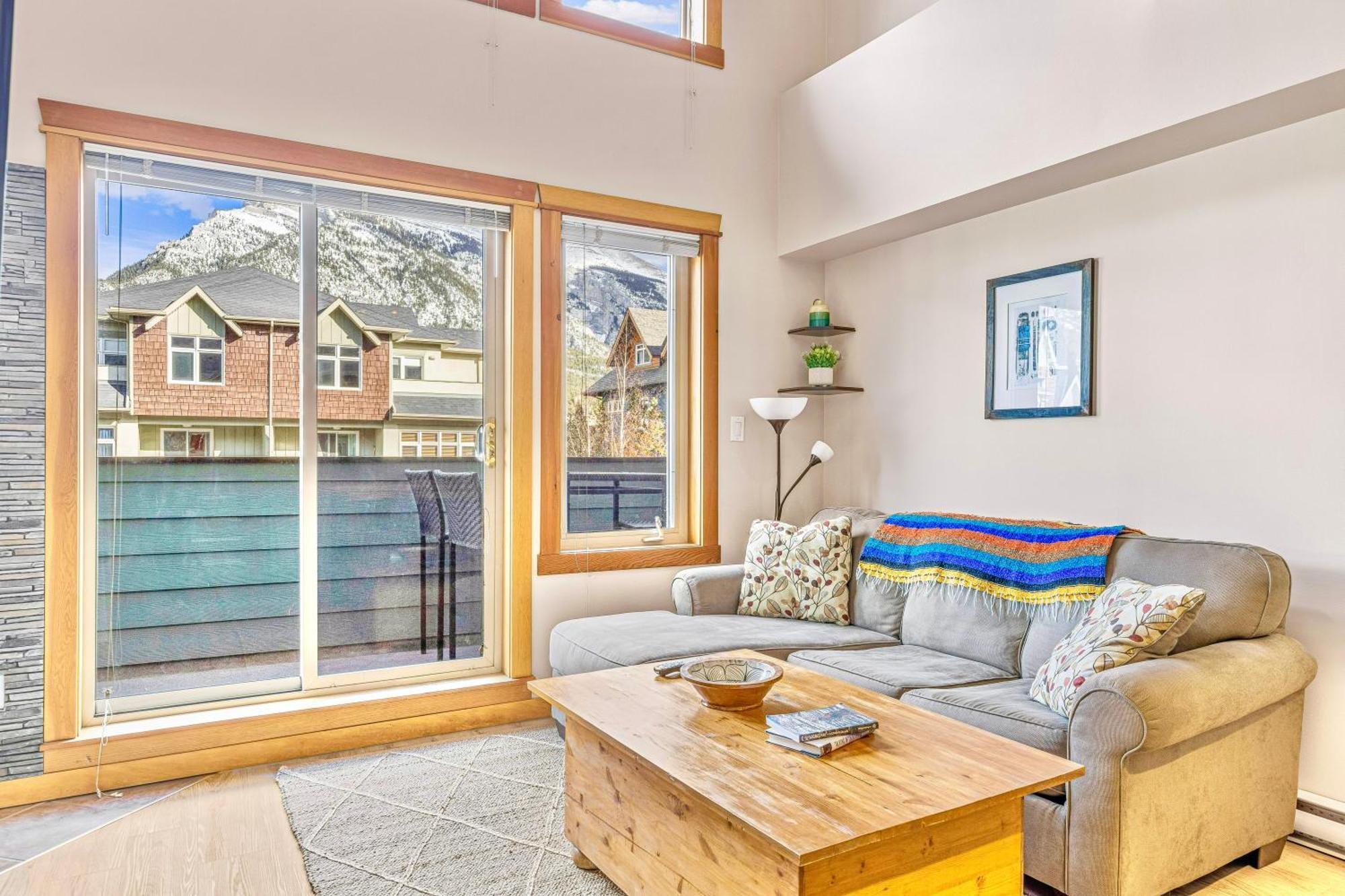 Canmore Mountain View Loft Apartment Heated Outdoor Pool Экстерьер фото
