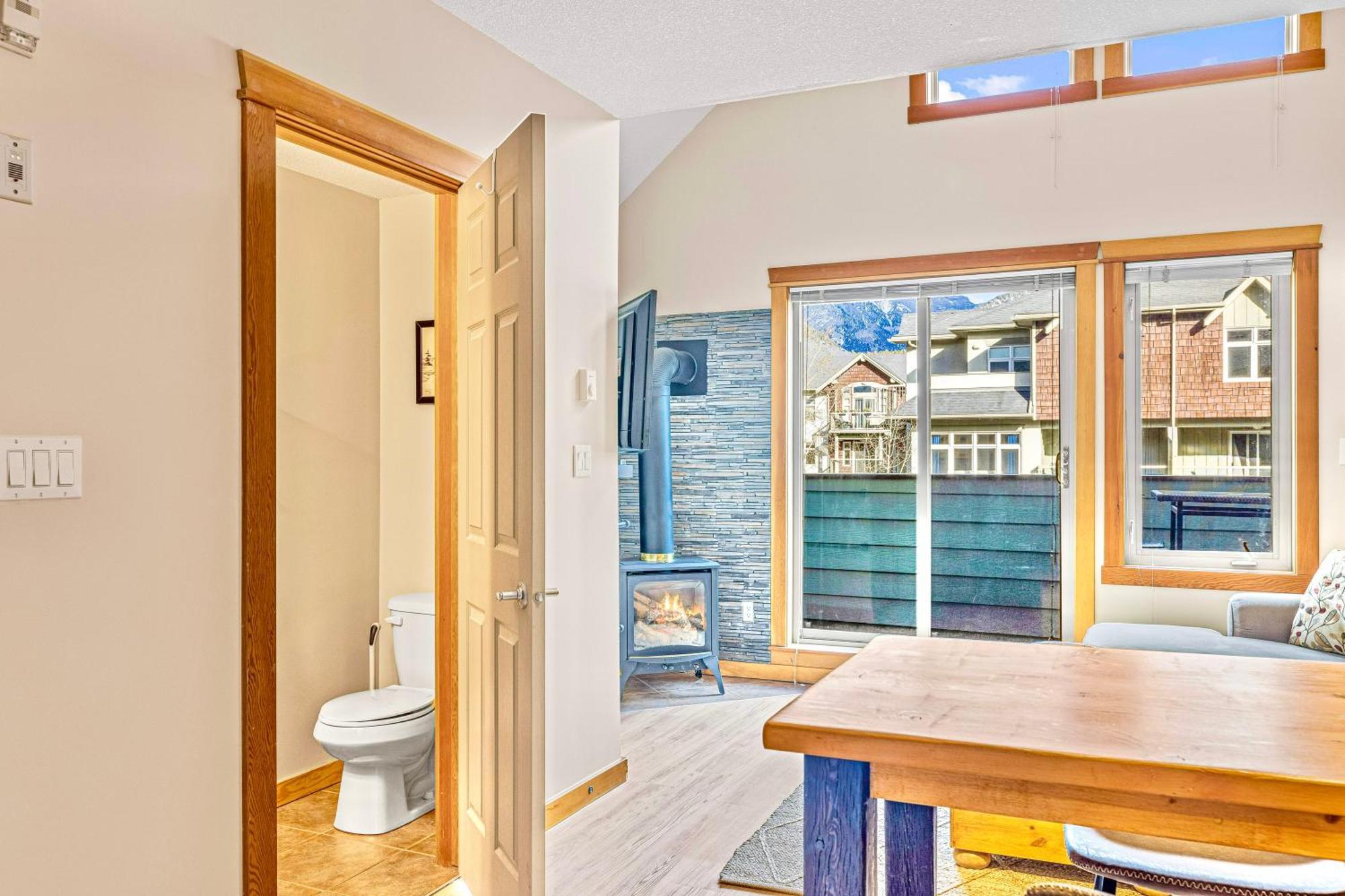 Canmore Mountain View Loft Apartment Heated Outdoor Pool Экстерьер фото