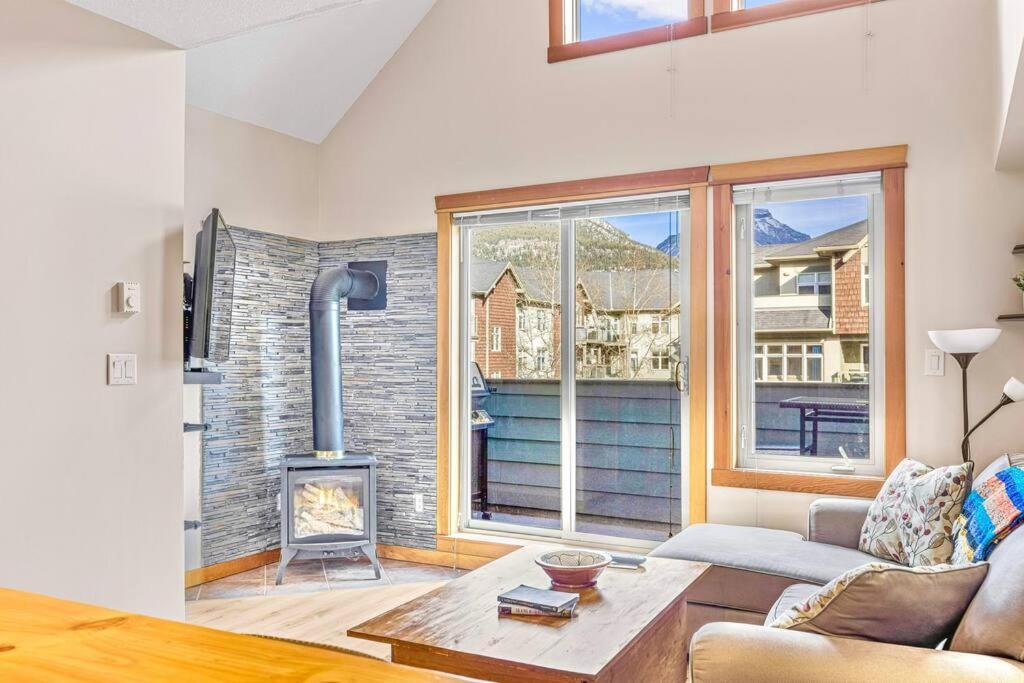 Canmore Mountain View Loft Apartment Heated Outdoor Pool Экстерьер фото